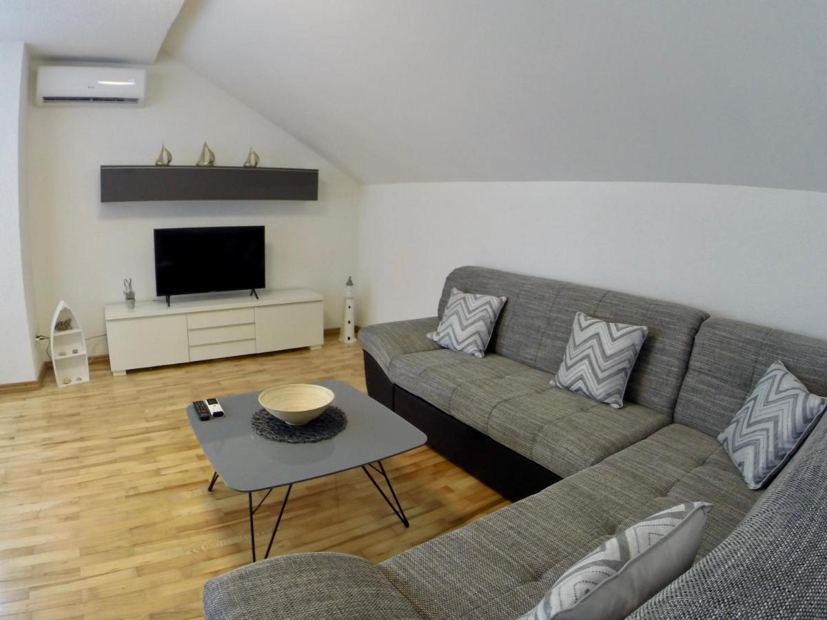 Holiday Apartment Lavanda Sumpetar Jesenice  Εξωτερικό φωτογραφία